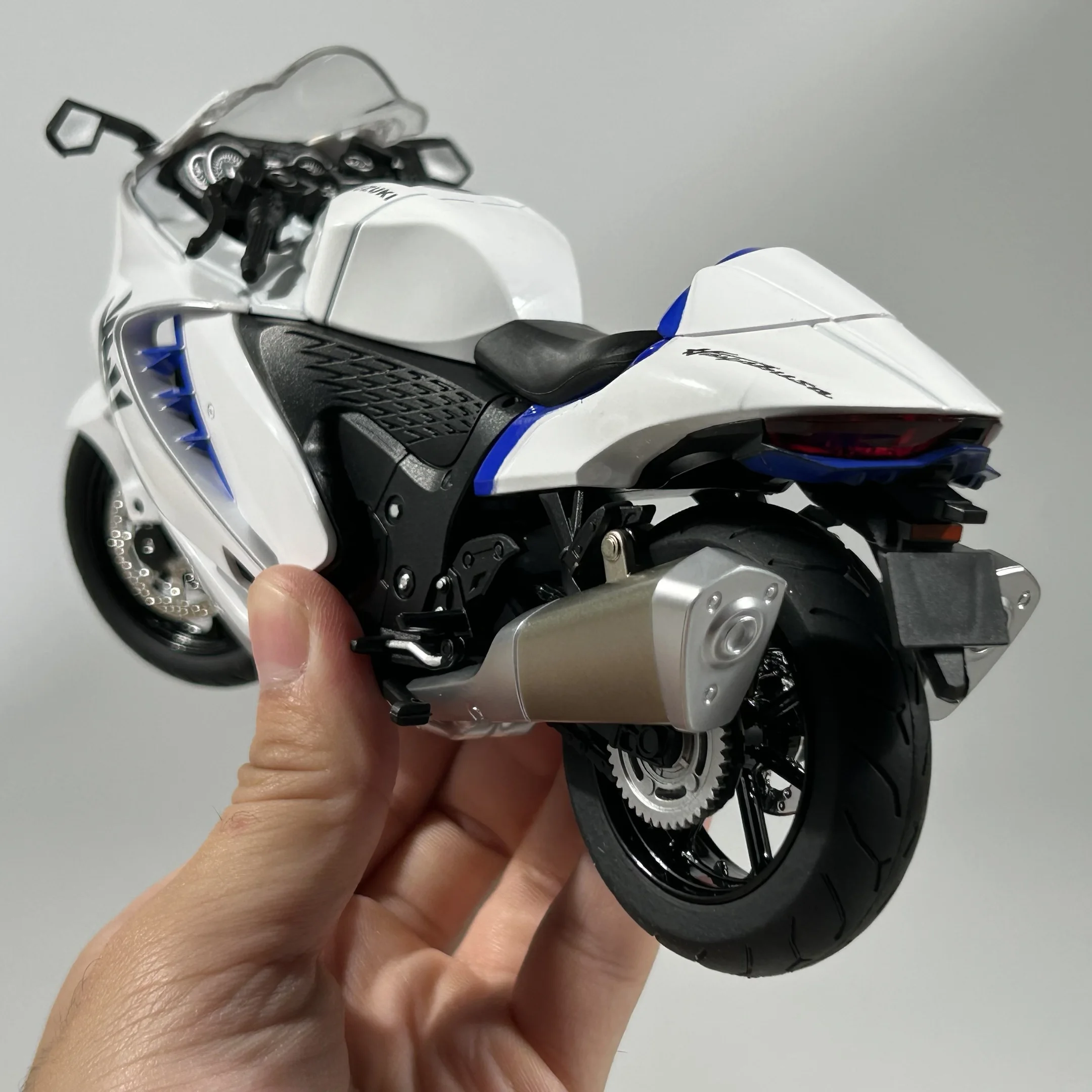 1:12 Scale Suzuki Hayabusa GSX1300R Model 6 1:12 Scale Suzuki Hayabusa GSX1300R Model - Image 6