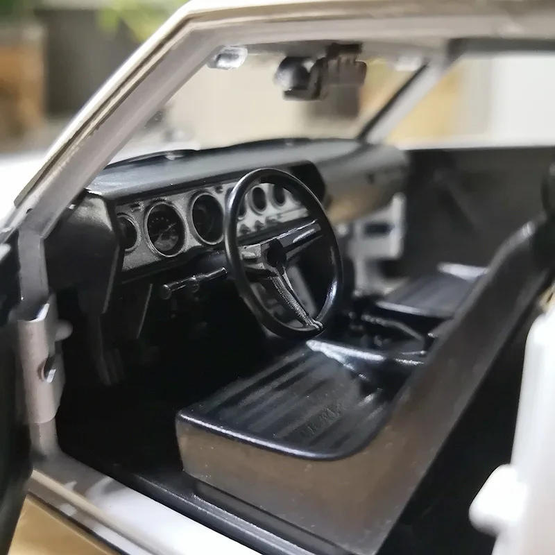 Nissan Skyline 2000 GTR 1:24 Scale Model 5 Nissan Skyline 2000 GTR 1:24 Scale Model - Image 5