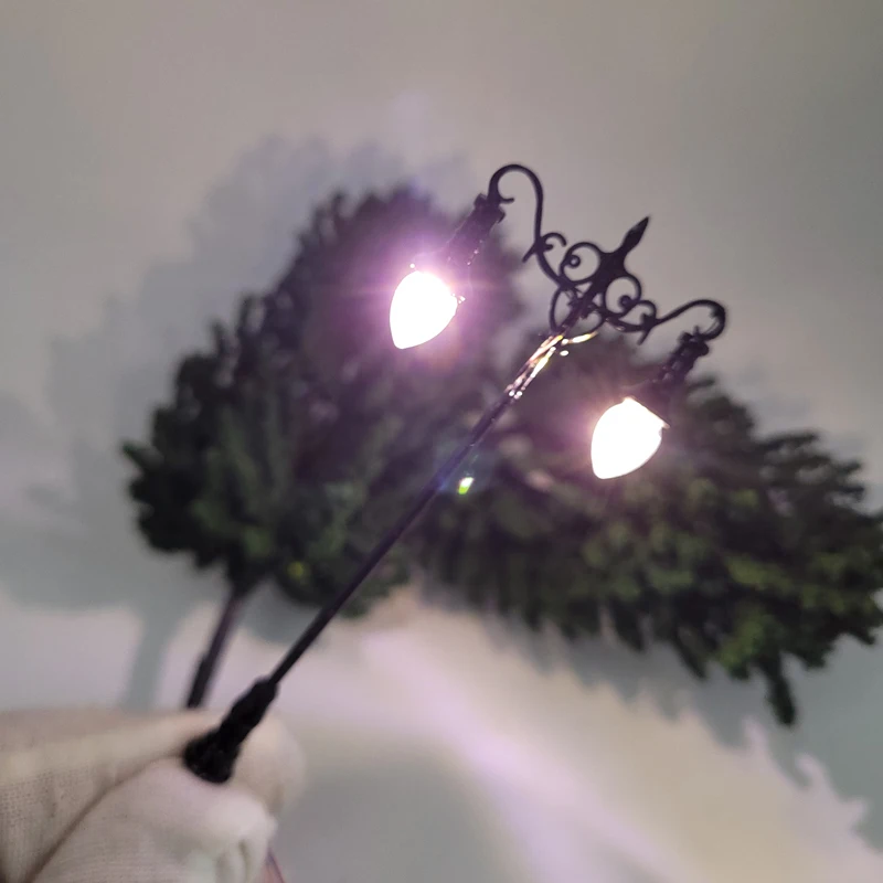 Vintage European-Style HO Street Lamps Set 7 Vintage European-Style HO Street Lamps Set - Image 7