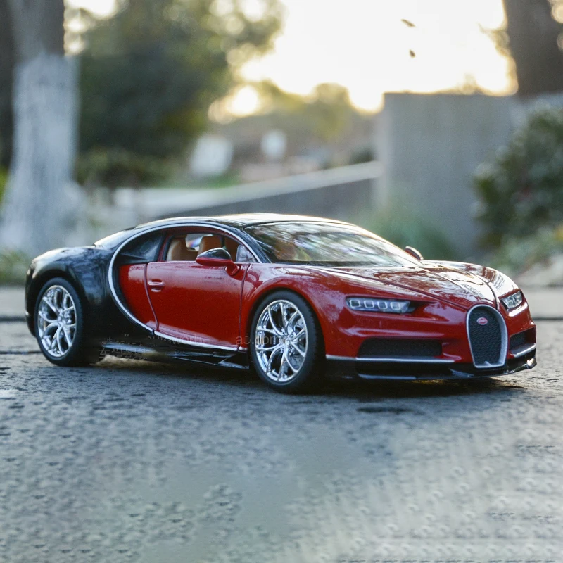 Luxury 1:24 Bugatti Chiron Diecast Model 5 Luxury 1:24 Bugatti Chiron Diecast Model - Image 5