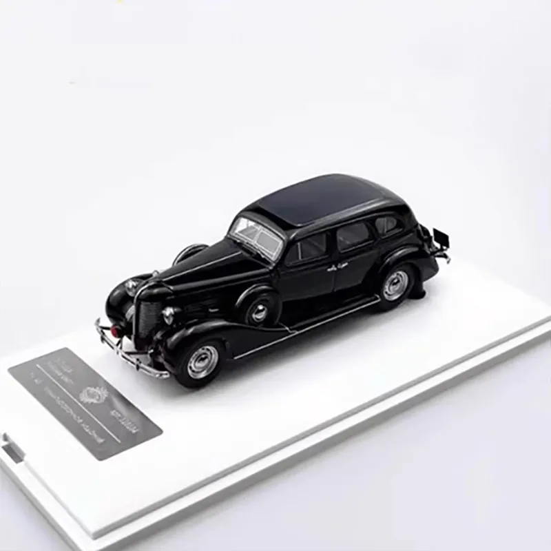 Vintage 1:43 ZIS-101A Car Model 3 Vintage 1:43 ZIS-101A Car Model - Image 3