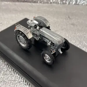 Vintage Porsche Diesel Junior Tractor Model 1:43 Scale 7 S4c5cc0e10cd8407f9c22eb94216a1939z