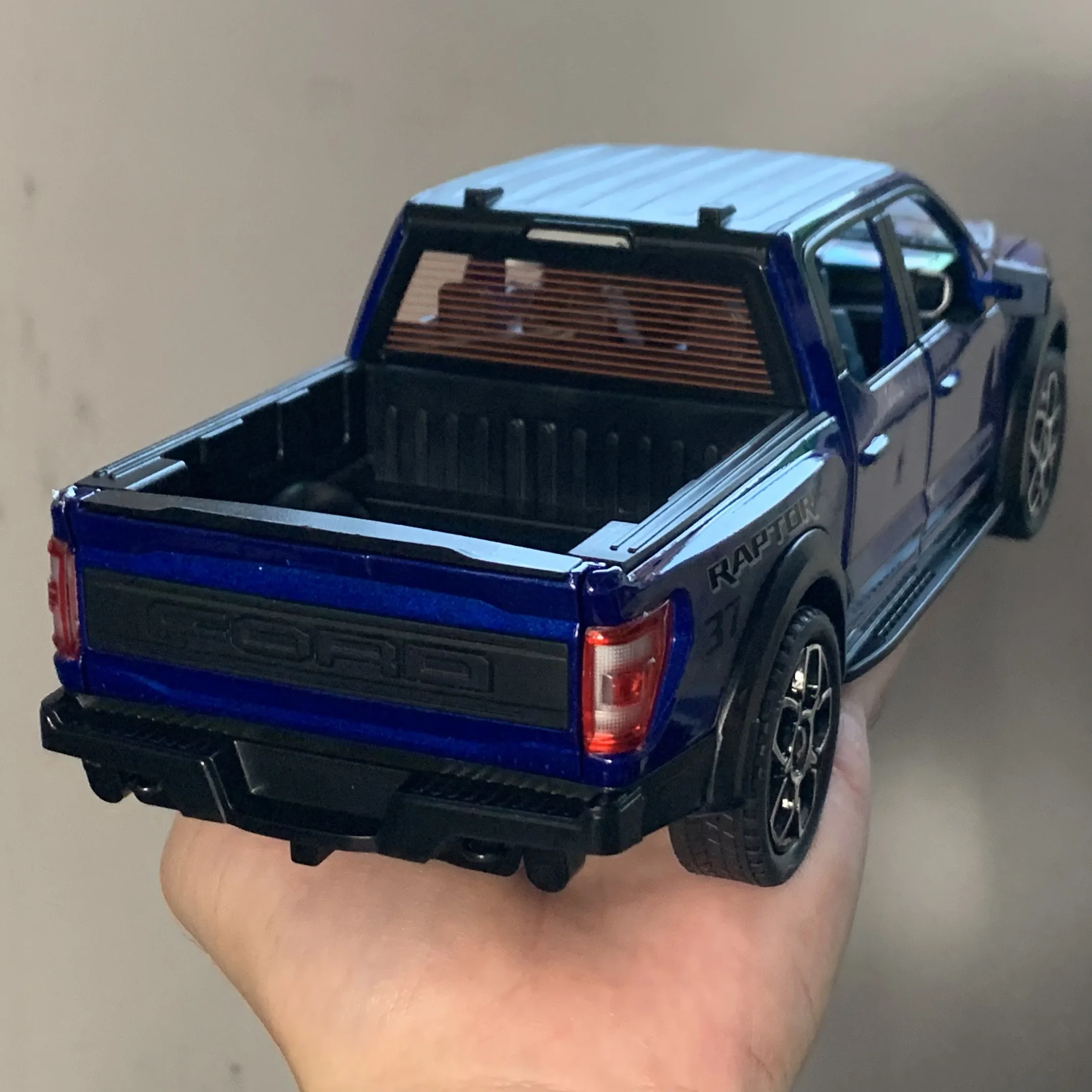 Black Ford Raptor F-150 1:20 Diecast Model 5 Black Ford Raptor F-150 1:20 Diecast Model - Image 5