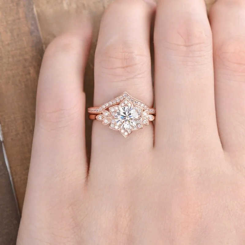 Rose Gold Flower Ring Set with Zircon Stones 3 Rose Gold Flower Ring Set with Zircon Stones - Image 3