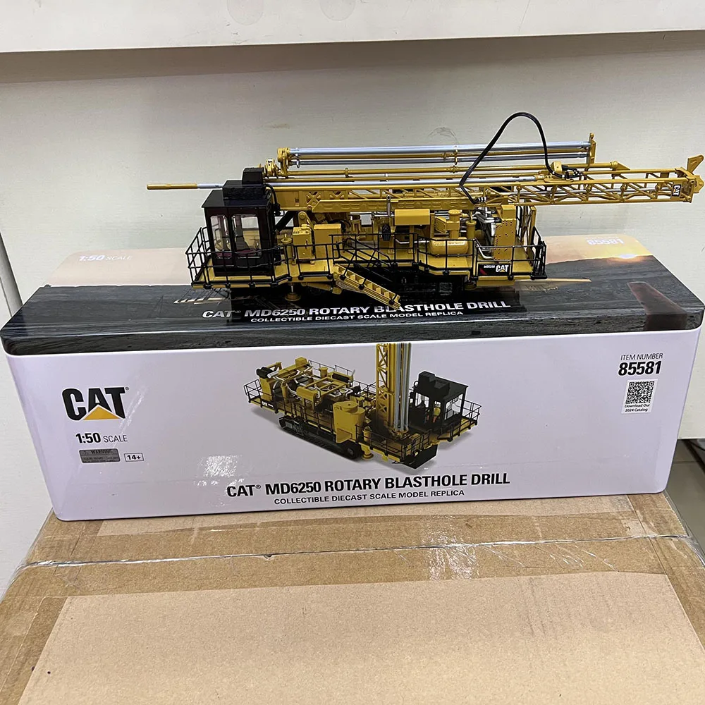 CAT MD6250 Rig Model 1:50 Scale Die-Cast Replica 4 CAT MD6250 Rig Model 1:50 Scale Die-Cast Replica - Image 4