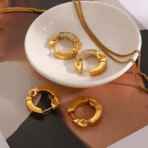 Gold Stainless Steel Hoop Earrings with Clear Stones 12 S4dd5ef2e4f46457d92c9f5c7cd66d713A