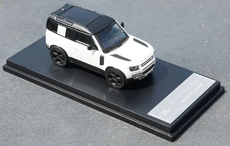 Land Rover Defender 90 Diecast Model 1:64 Scale 7 Land Rover Defender 90 Diecast Model 1:64 Scale - Image 7