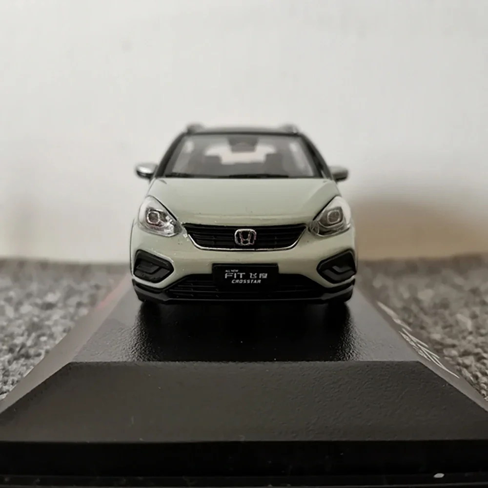 Honda Fit Crosstar 1:40 Scale Die-Cast Model 3 Honda Fit Crosstar 1:40 Scale Die-Cast Model - Image 3