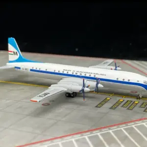 Ilyushin Il-18 Malév Airline Model 1:400 Scale 9 S50042fcc546342c88a89ab547760ccb56