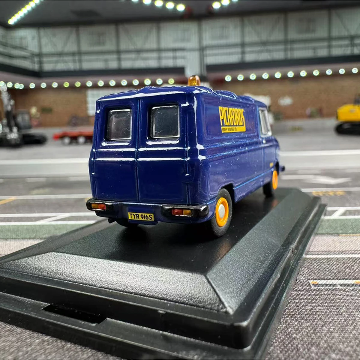 Vibrant Blue 1:76 Scale Diecast Van Model 2 Vibrant Blue 1:76 Scale Diecast Van Model - Image 2