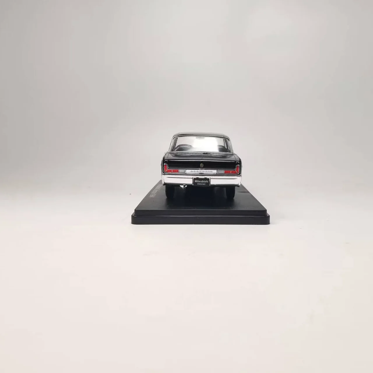 Vintage 1964 Mitsubishi Debonair Model in 1:24 Scale 3 Vintage 1964 Mitsubishi Debonair Model in 1:24 Scale - Image 3