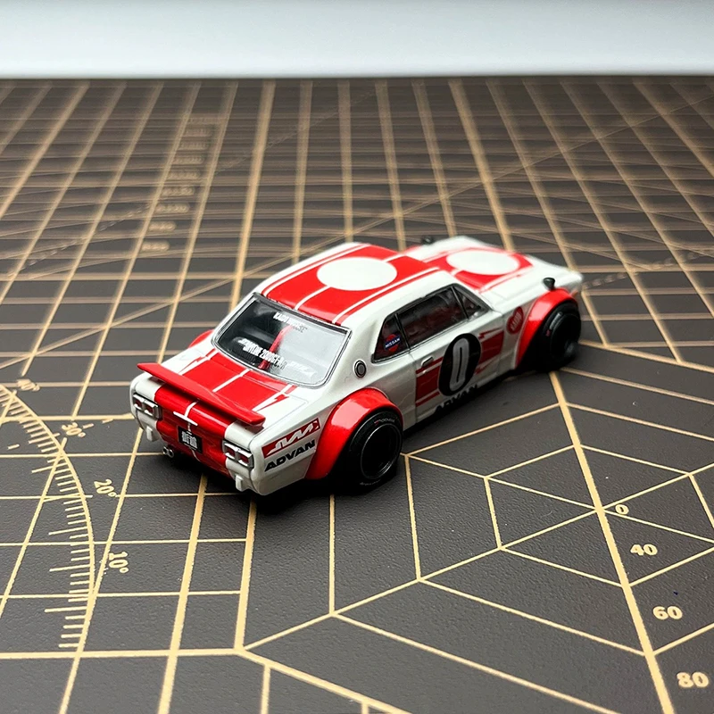Toyota Nissan Skyline 2000 GTR KPGC10 Diecast Model 5 Toyota Nissan Skyline 2000 GTR KPGC10 Diecast Model - Image 5