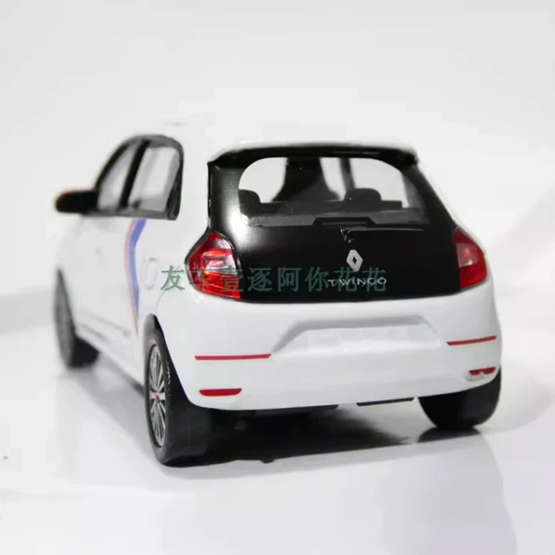 Renault Twingo 1:43 Diecast Car Model 5 Renault Twingo 1:43 Diecast Car Model - Image 5