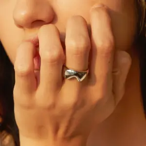 Stainless Steel Women's Half Heart Ring 8 S5154d3c0faf04796b7eea4878532e9c67