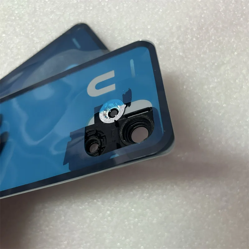 Xiaomi Redmi Note 13 Pro Plus 5G Back Cover White/Black 4 Xiaomi Redmi Note 13 Pro Plus 5G Back Cover White/Black - Image 4