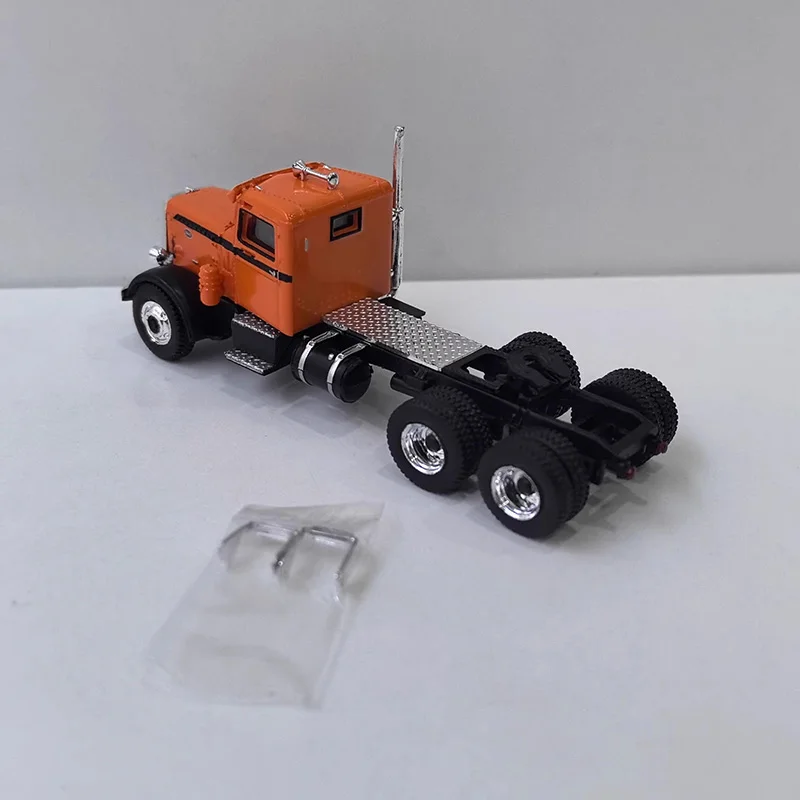 1:87 Scale Vintage Peterbilt 281 Diecast Model 2 1:87 Scale Vintage Peterbilt 281 Diecast Model - Image 2