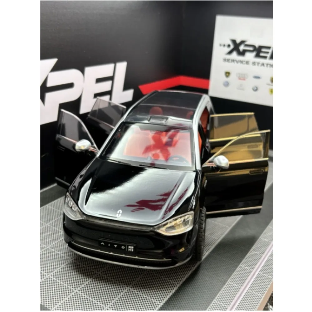 Black 1:24 AITO M9 SUV Diecast Model 3 Black 1:24 AITO M9 SUV Diecast Model - Image 3
