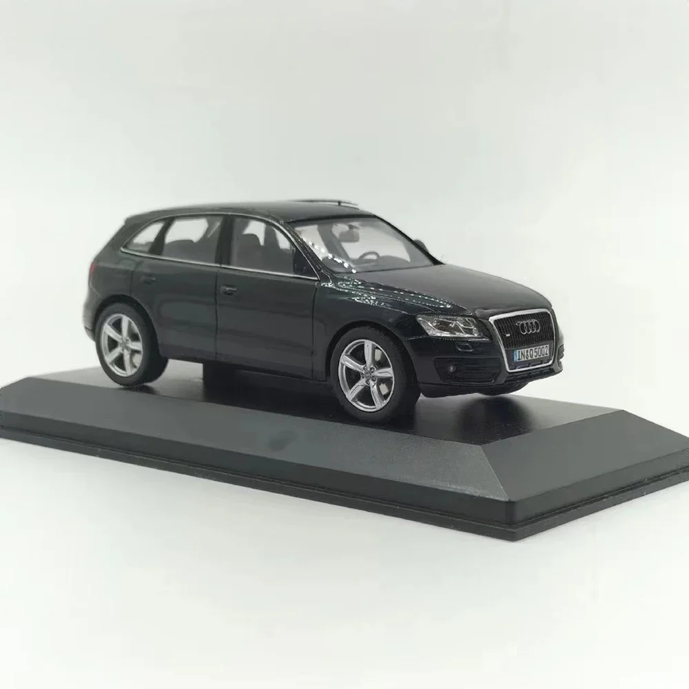 Black Audi Q5 1:43 Scale Die-Cast Model 2 Black Audi Q5 1:43 Scale Die-Cast Model - Image 2