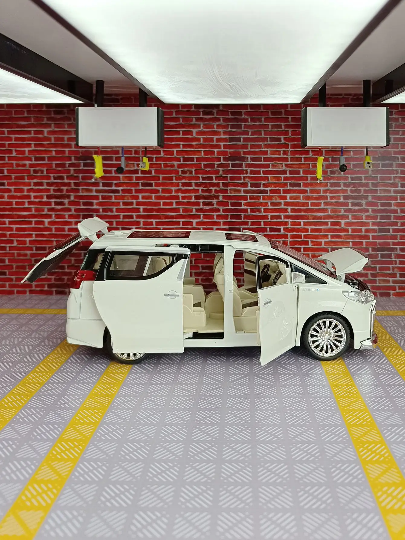 1:24 ALPHARD Diecast Model Car with Lights 4 1:24 ALPHARD Diecast Model Car with Lights - Image 4