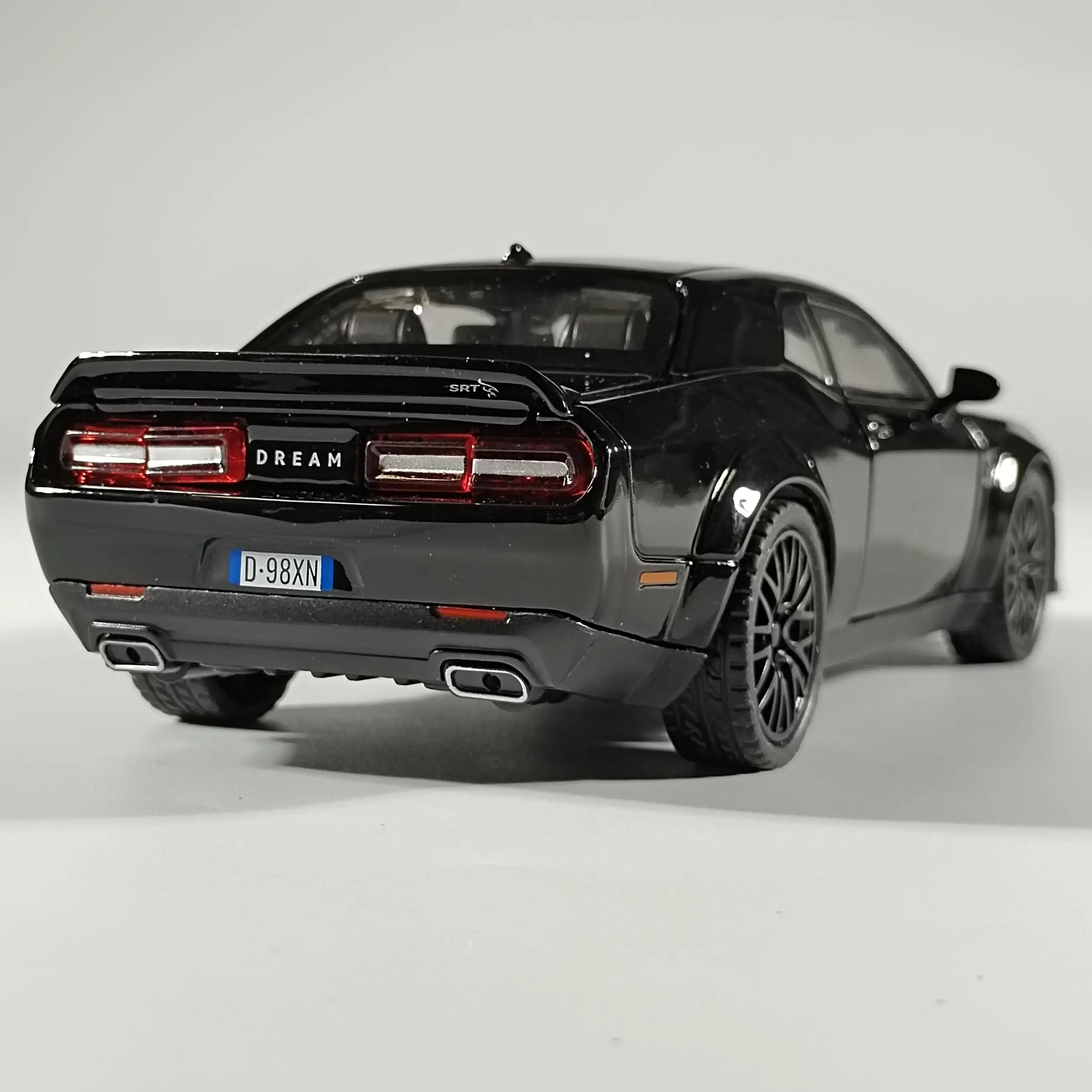 Silver Dodge Challenger Hellcat 1:32 Diecast Model 3 Silver Dodge Challenger Hellcat 1:32 Diecast Model - Image 3