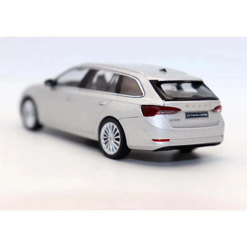 Skoda Octavia Combi A8 1:43 Diecast Model 4 Skoda Octavia Combi A8 1:43 Diecast Model - Image 4