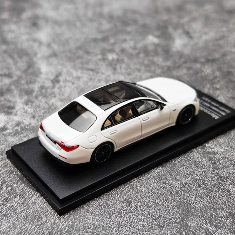 Mercedes-Benz S 63 E Performance 2023 Diecast Model 6 Mercedes-Benz S 63 E Performance 2023 Diecast Model - Image 6