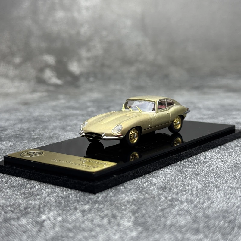 Jaguar E-Type Coupe 1:64 Diecast Model 6 Jaguar E-Type Coupe 1:64 Diecast Model - Image 6