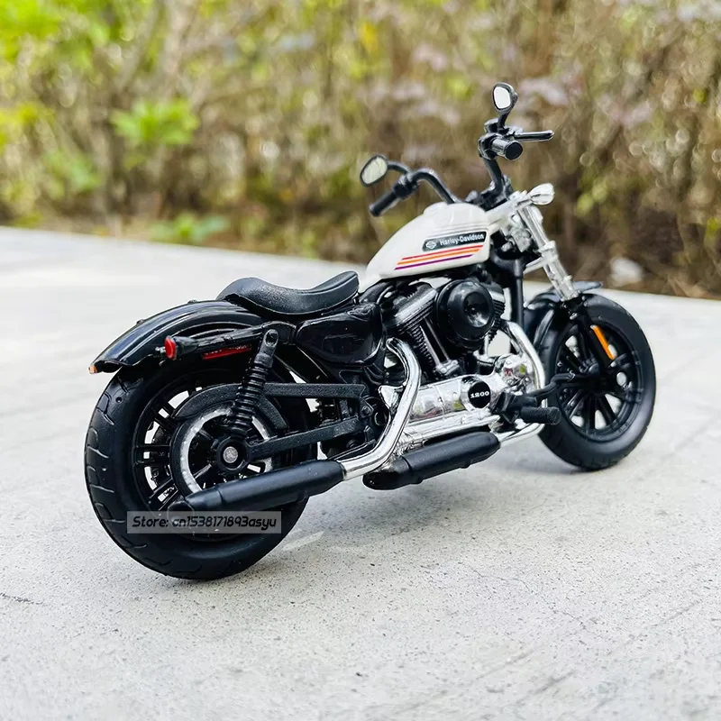 Harley-Davidson Forty-Eight Special 1:18 Diecast Model 5 Harley-Davidson Forty-Eight Special 1:18 Diecast Model - Image 5