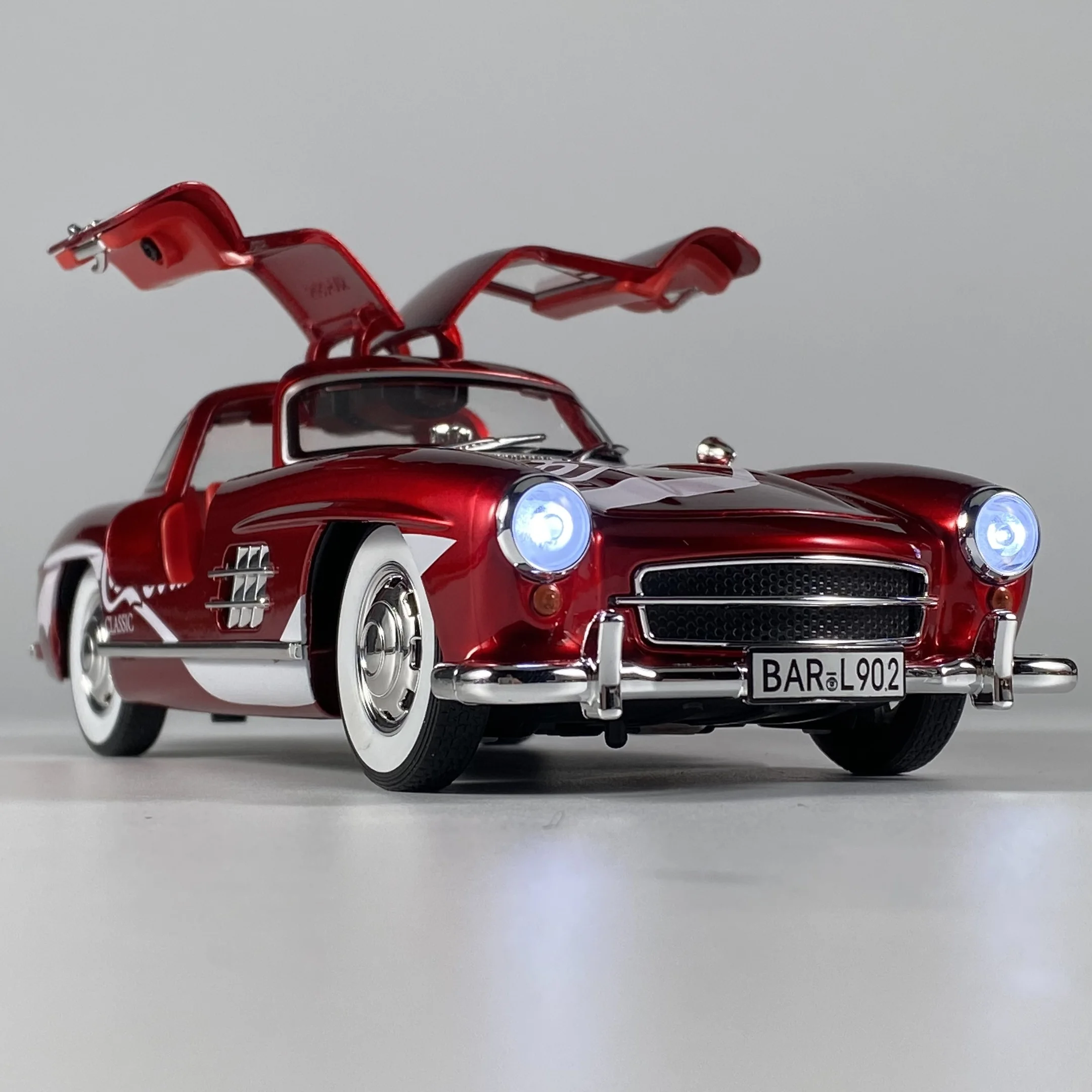 Mercedes-Benz 300SL Diecast Model 1:24 Scale 2 Mercedes-Benz 300SL Diecast Model 1:24 Scale - Image 2