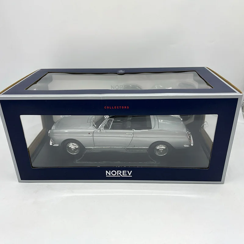 Silver 1:18 Diecast Vintage Convertible 6 Silver 1:18 Diecast Vintage Convertible - Image 6