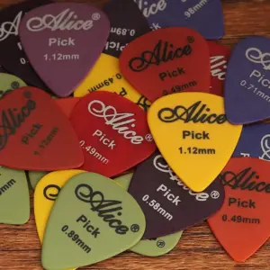 Vibrant Heart-Shaped Guitar Picks Set (30/40/50) 9 S537e49f5ce5c46e89d07c3c7b7ada8e8c