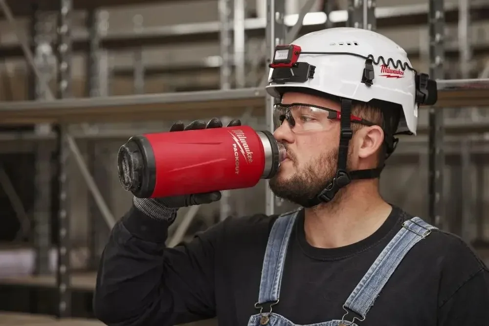 Milwaukee PACKOUT™ 18 oz Insulated Stainless Bottle 5 Milwaukee PACKOUT™ 18 oz Insulated Stainless Bottle - Image 5