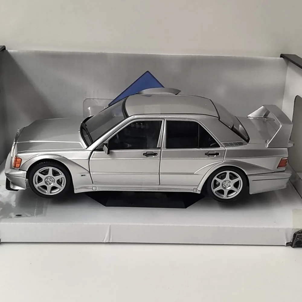 Mercedes-Benz 190E W201 1:18 Model Collection 2 Mercedes-Benz 190E W201 1:18 Model Collection - Image 2