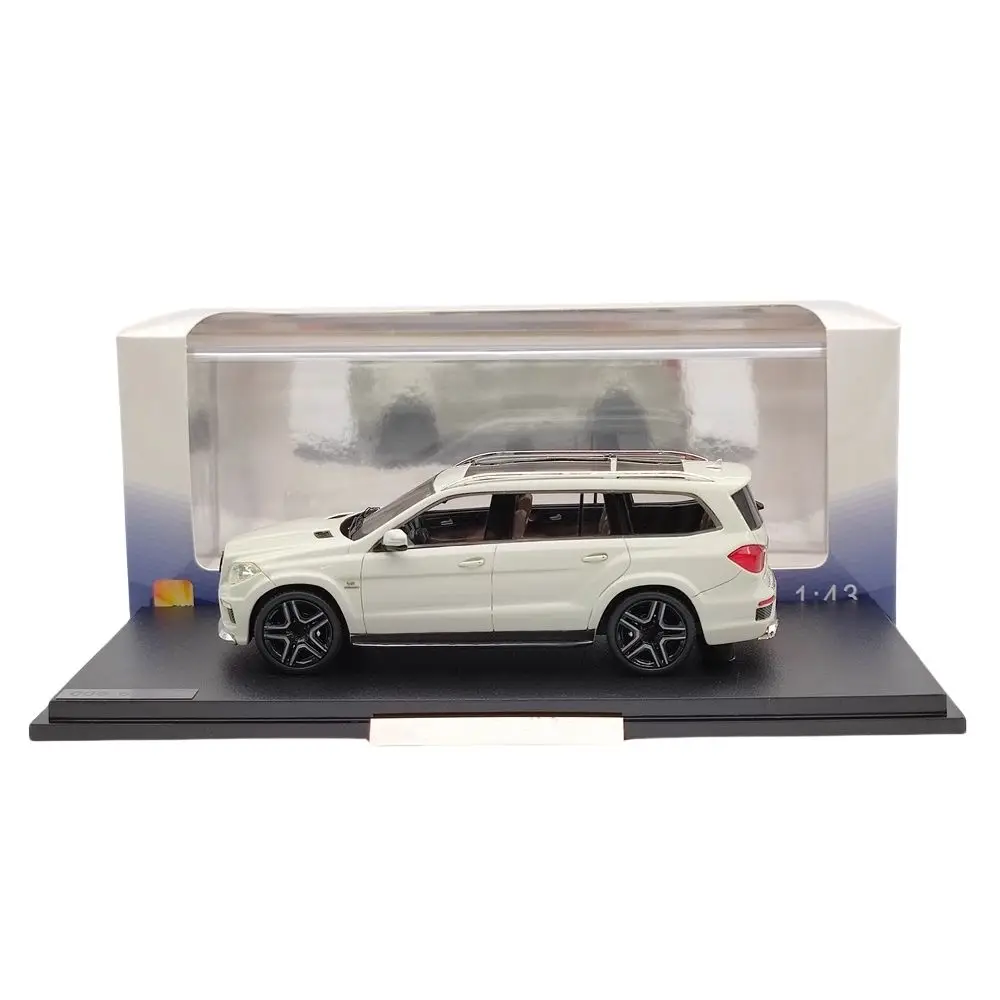 White Resin 1:43 Scale Model Car 8 White Resin 1:43 Scale Model Car - Image 8