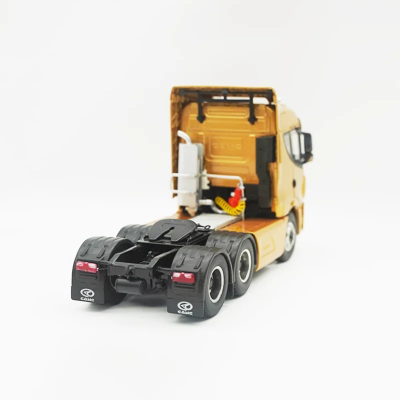 Gold Diecast 1:28 Scale Traction Truck Model 5 Gold Diecast 1:28 Scale Traction Truck Model - Image 5