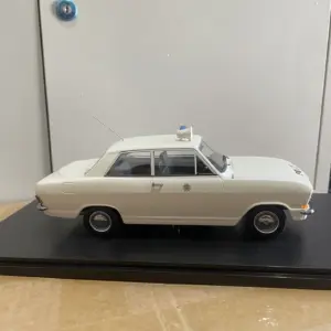 1:18 Opel Kadett B 1972 Police Model 8 S55efe5a0c6d34062a54da37aa77f9e88H
