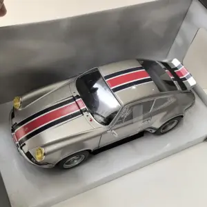 Porsche 911 RSR 1/18 Die-Cast Model Collectible 5 S562cd7ffe0a04e119b9cf4e321a9cb29Z