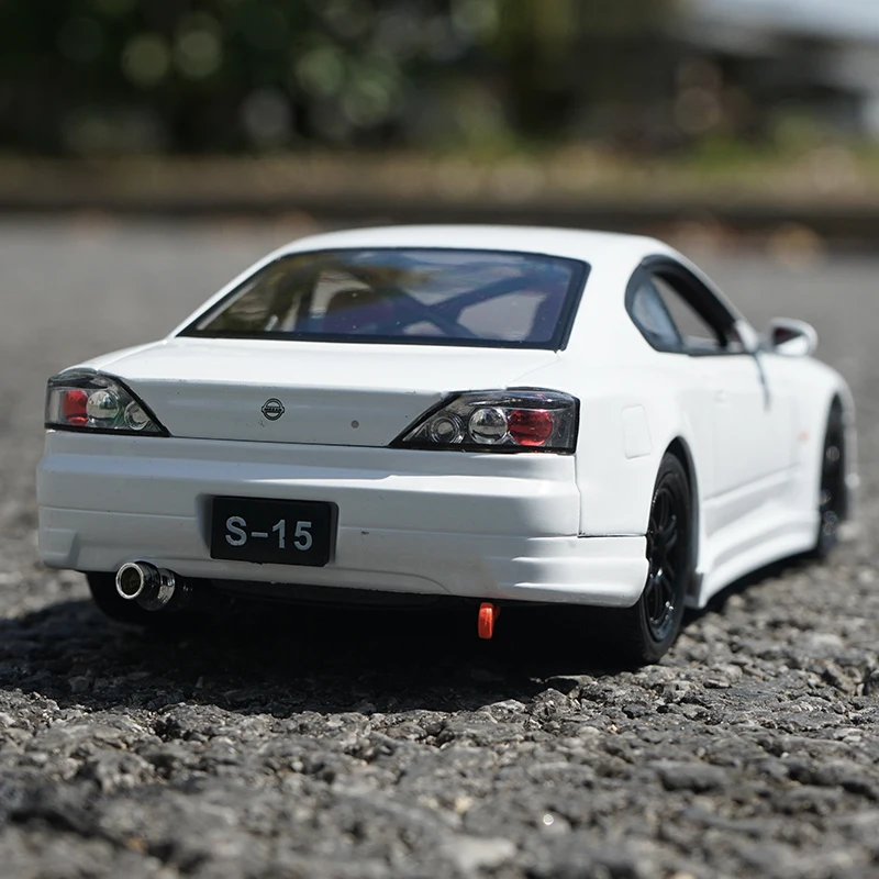 Welly Nissan Silvia S15 Diecast Model 1:24 Scale 3 Welly Nissan Silvia S15 Diecast Model 1:24 Scale - Image 3