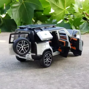 1:24 Scale Off-Road City SUV Model by MAKEDA 12 S56fd6fb0bdcd49b4a344dddaef099cd2U