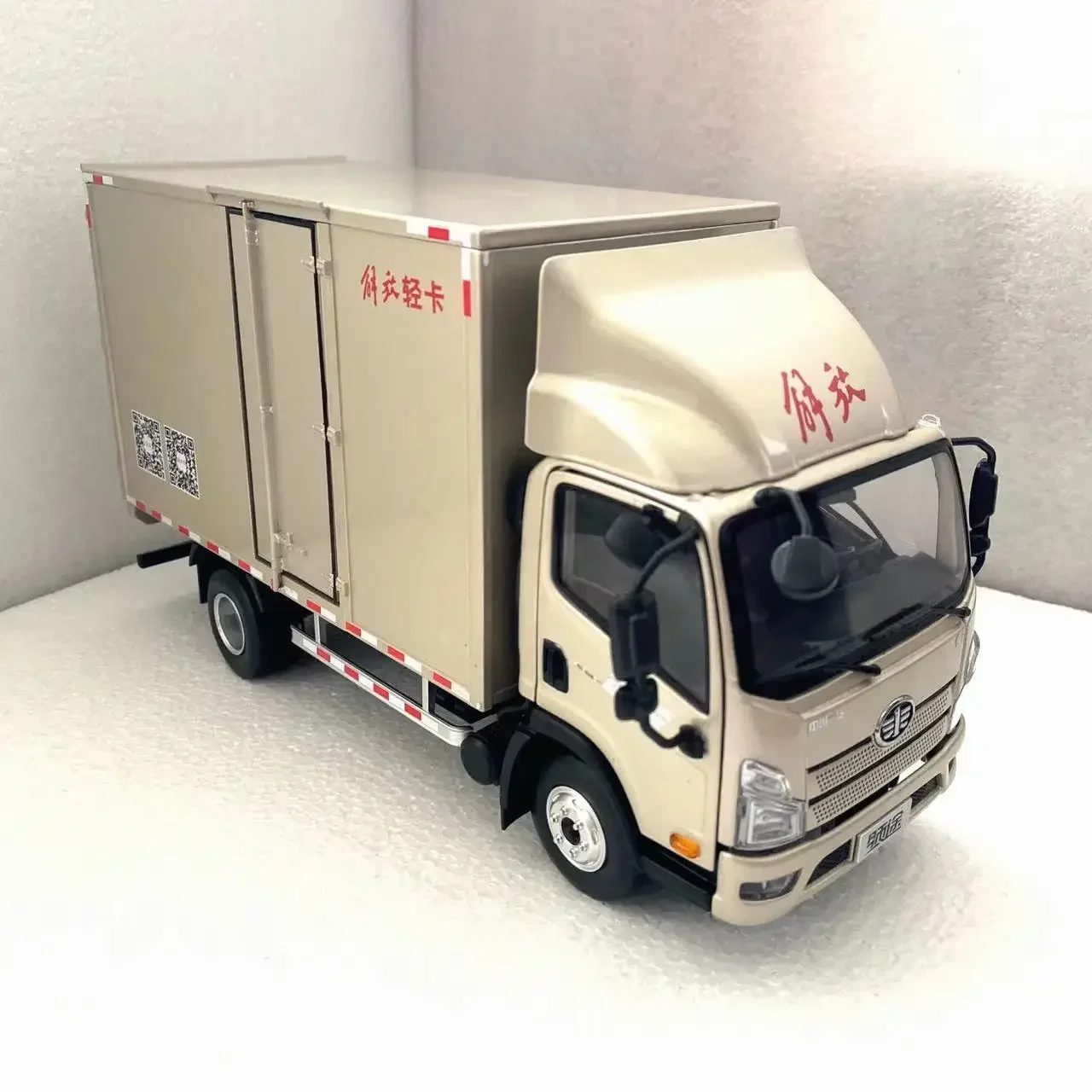 1:24 Qingdao Jiefang Lingtu Diecast Truck Model 5 1:24 Qingdao Jiefang Lingtu Diecast Truck Model - Image 5