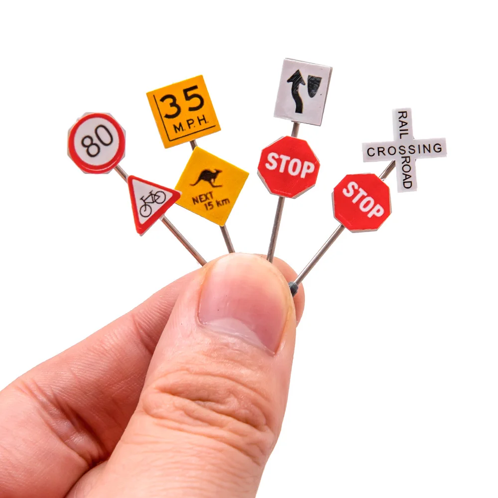Miniature Traffic Signs Set for Dioramas 4 Miniature Traffic Signs Set for Dioramas - Image 4