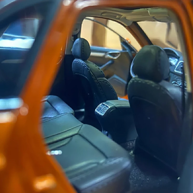 2013 Audi Q3 1:18 Scale Diecast Model 6 2013 Audi Q3 1:18 Scale Diecast Model - Image 6