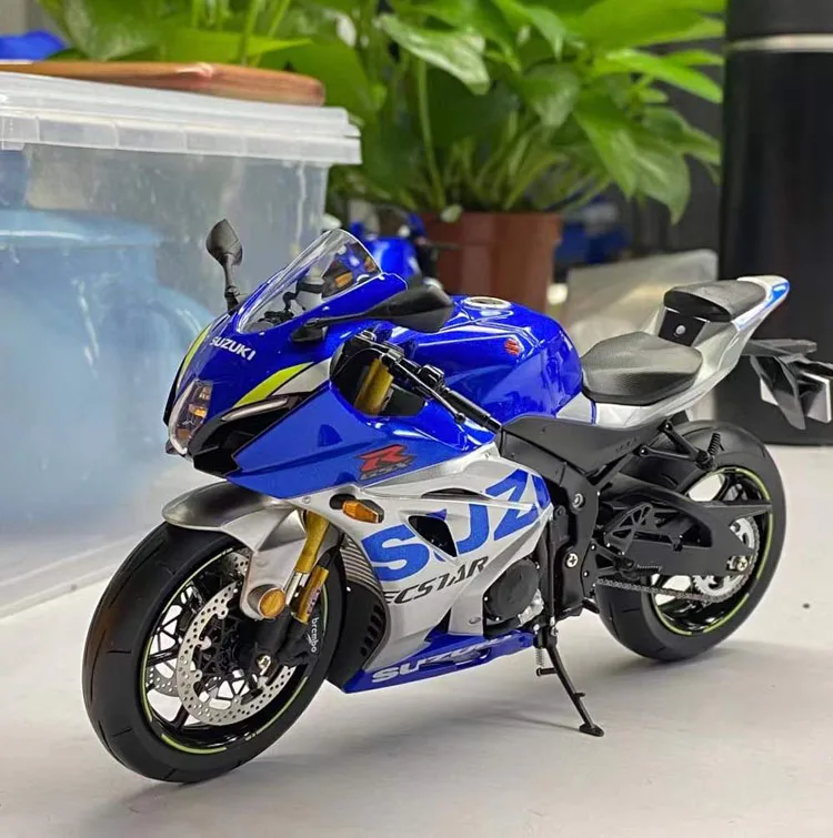 GSX-R1000 1:12 Scale Diecast Motorcycle Model 9 GSX-R1000 1:12 Scale Diecast Motorcycle Model - Image 9