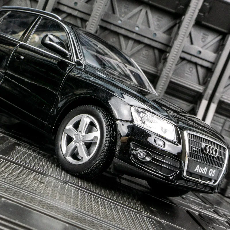 1:32 Scale Audi Q5 Diecast Model for Collectors 3 1:32 Scale Audi Q5 Diecast Model for Collectors - Image 3