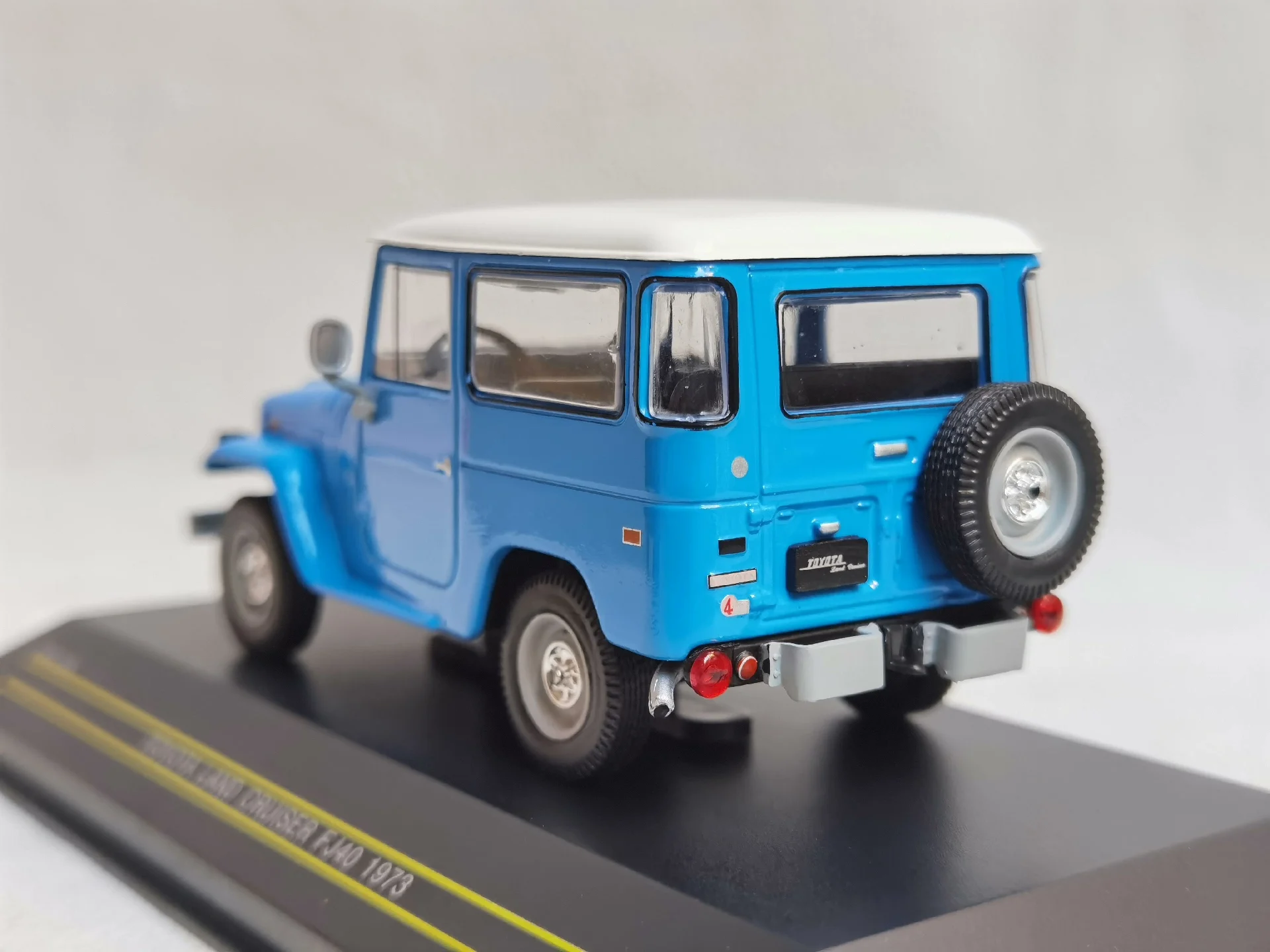1973 Toyota FJ40 Land Cruiser Diecast Model 5 1973 Toyota FJ40 Land Cruiser Diecast Model - Image 5