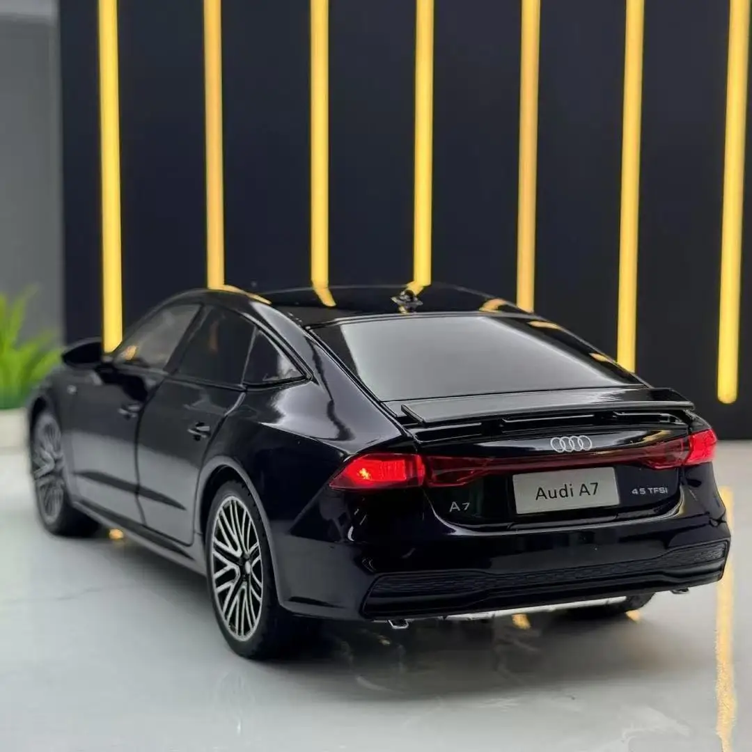 Black 1:24 Audi A7 Diecast Model with Sound & Lights 3 Black 1:24 Audi A7 Diecast Model with Sound & Lights - Image 3