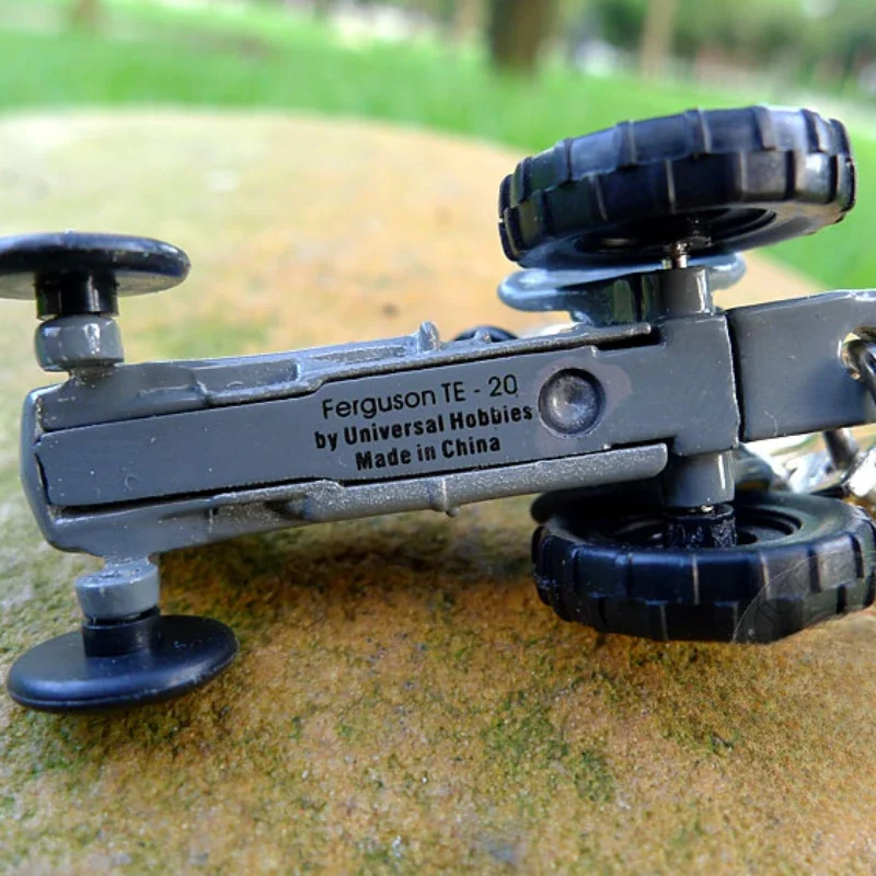 Diecast TEA 20 Tractor Collectible Model 4 Diecast TEA 20 Tractor Collectible Model - Image 4