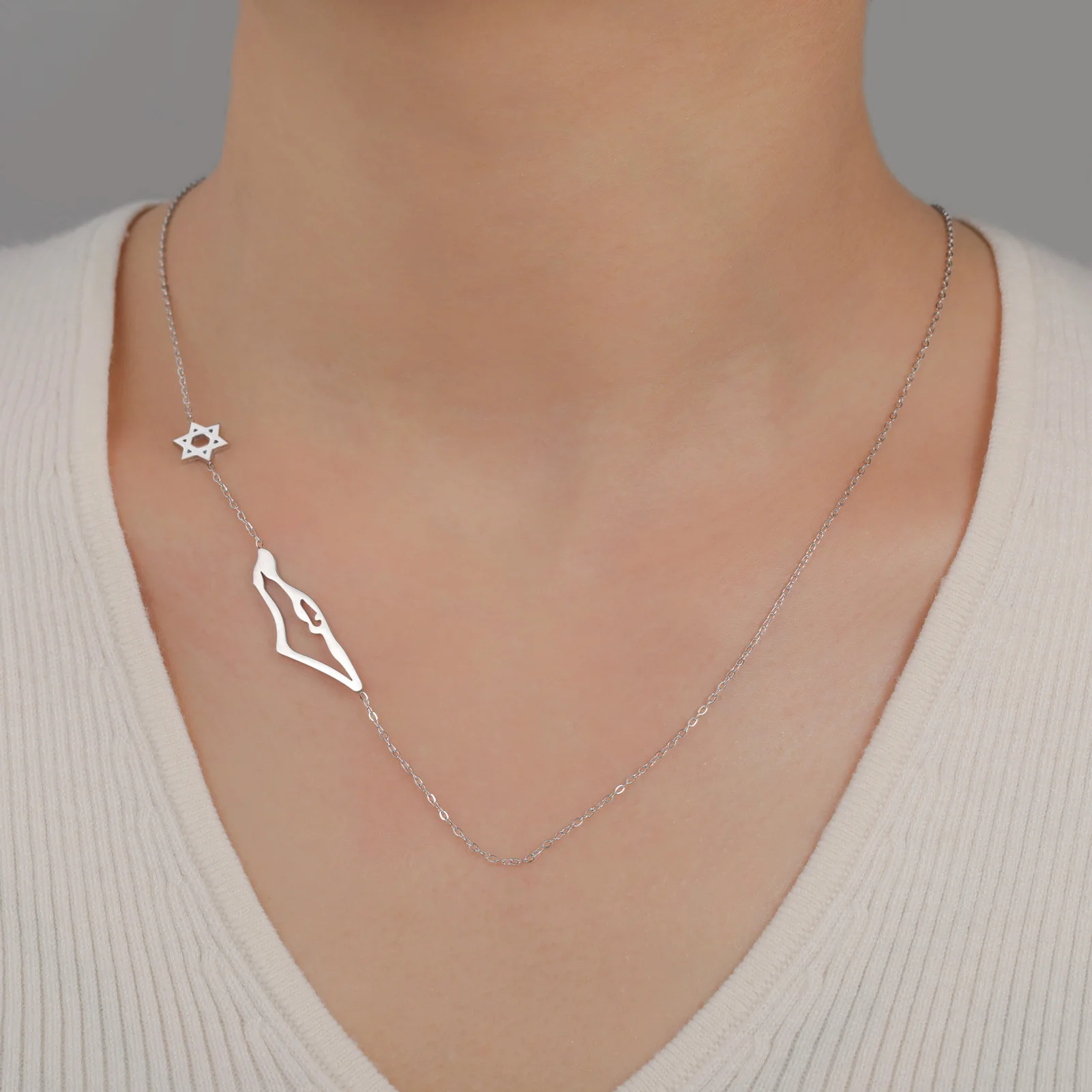 Elegant Stainless Steel and Gold Necklace for Women 2 Elegant Stainless Steel and Gold Necklace for Women - Image 2