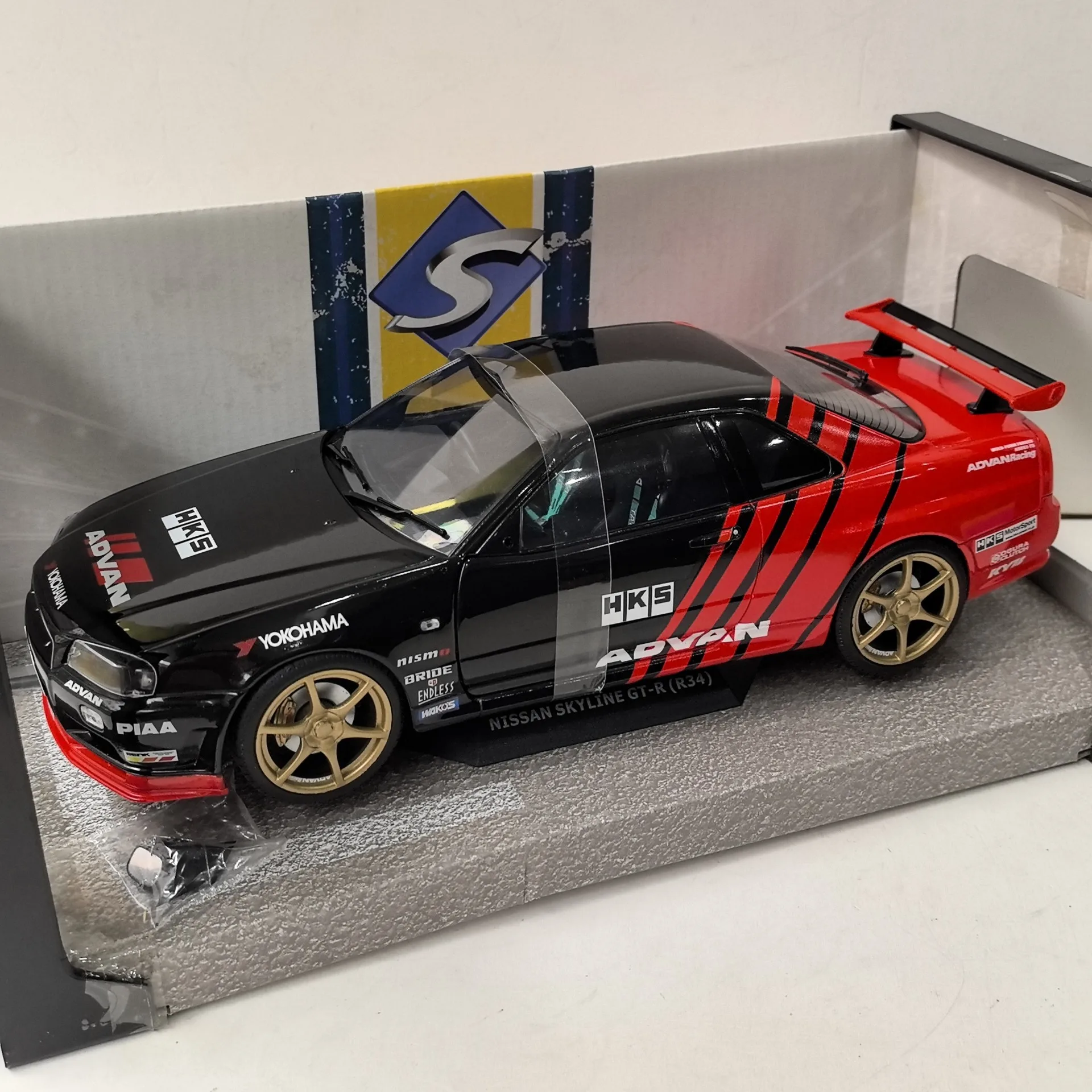 1:18 Nissan Skyline GT-R R34 Diecast Model 1 1:18 Nissan Skyline GT-R R34 Diecast Model
