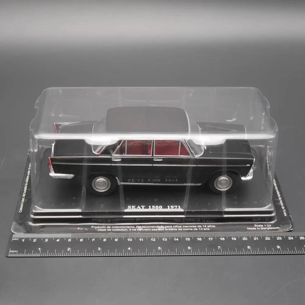 1971 Seat 1500 Diecast Alloy Model 1:24 Scale 5 1971 Seat 1500 Diecast Alloy Model 1:24 Scale - Image 5
